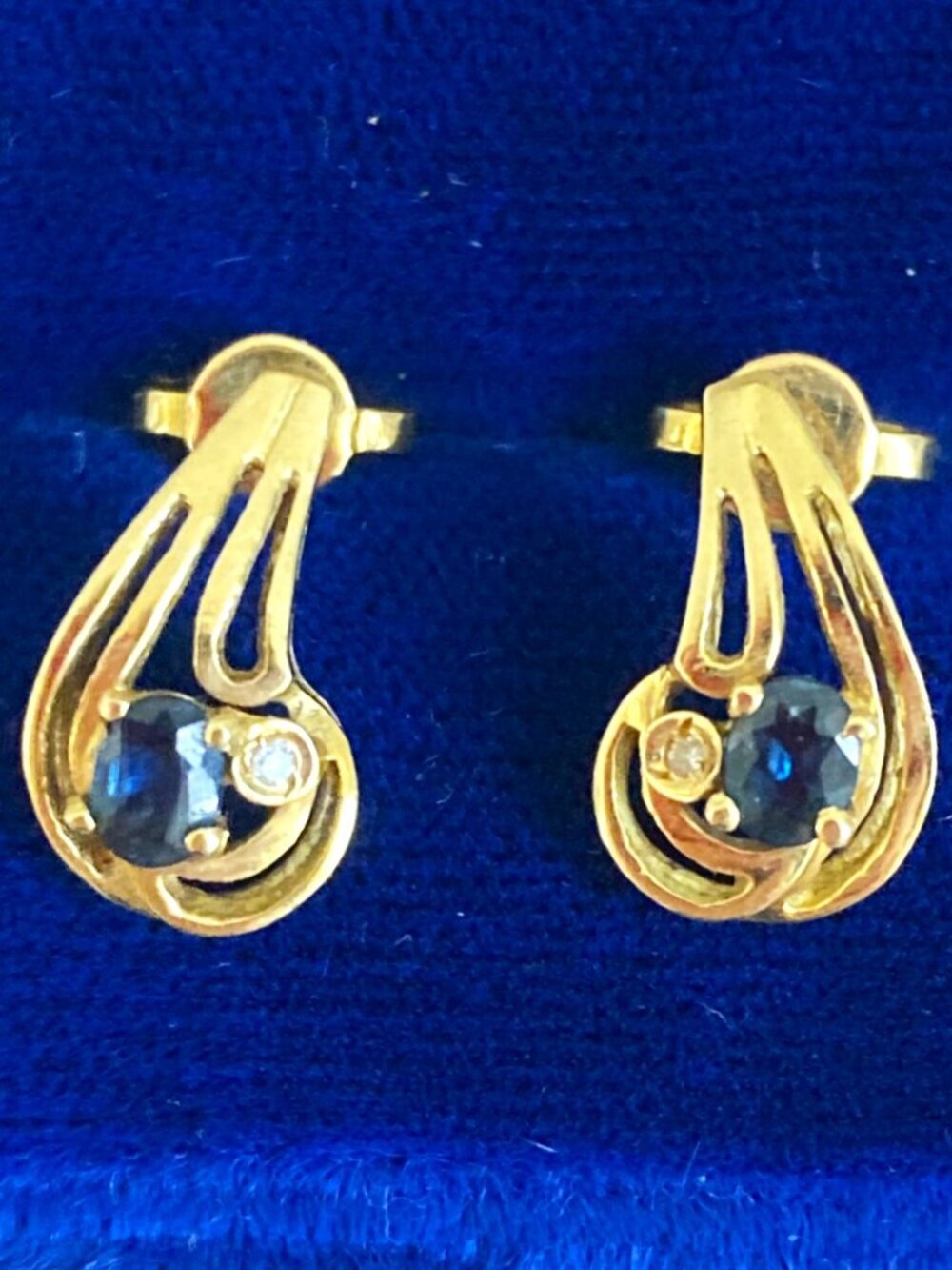 From Italy: Divine vintage 18K gold earrings with sapphires & diamonds